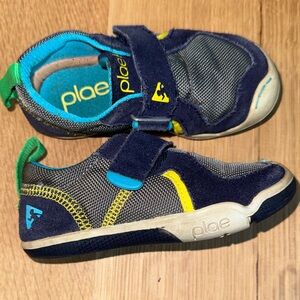 PLAE Kids Navy, Gray & Yellow Slip-On Sneakers with Teal Accents toddler 7.5